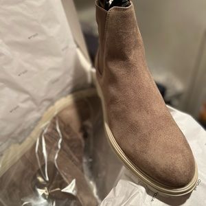 Aldo GWAREP suede boots, never worn 😍